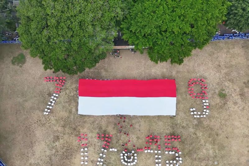 Kodim Temanggung kirap bendera Merah Putih bersama pelajar