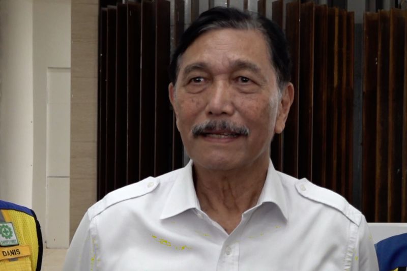 Luhut tanggapi mundurnya Airlangga dari kursi Ketum Golkar