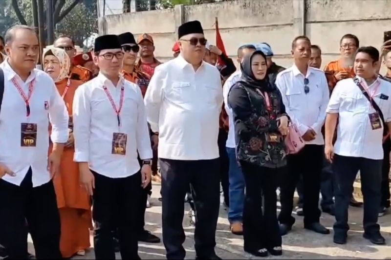 Paslon jalur independen Zul-Leru daftar pertama di KPU Kab. Tangerang