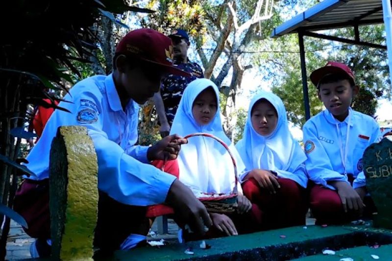 Kenang perjuangan pahlawan melalui ziarah makam