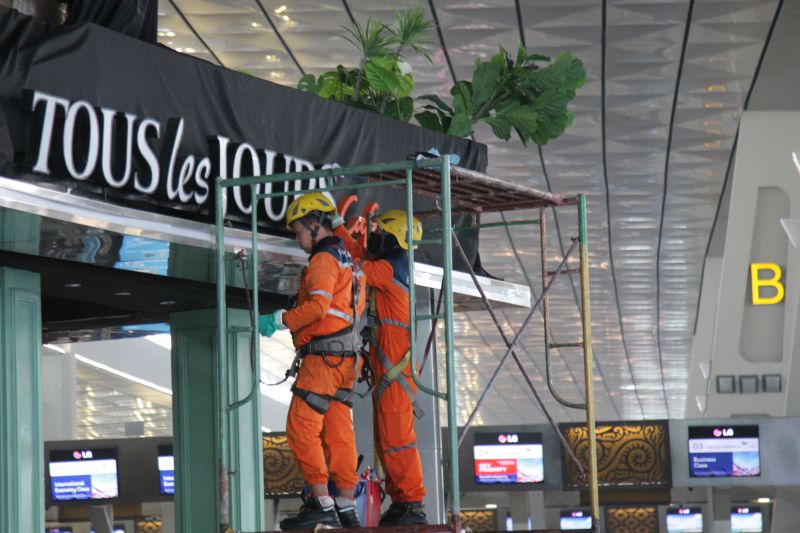 Hukum kemarin, kebakaran Bandara Soetta hingga pengamanan Paus dan ISF