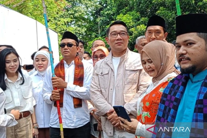 Ridwan Kamil disambut tradisi palang pintu saat tiba di TKN Fanta