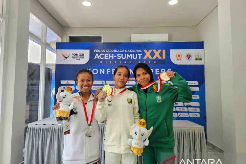 Prestasi sejawat pacu Adelia amankan emas PON angkat besi 45 kg putri