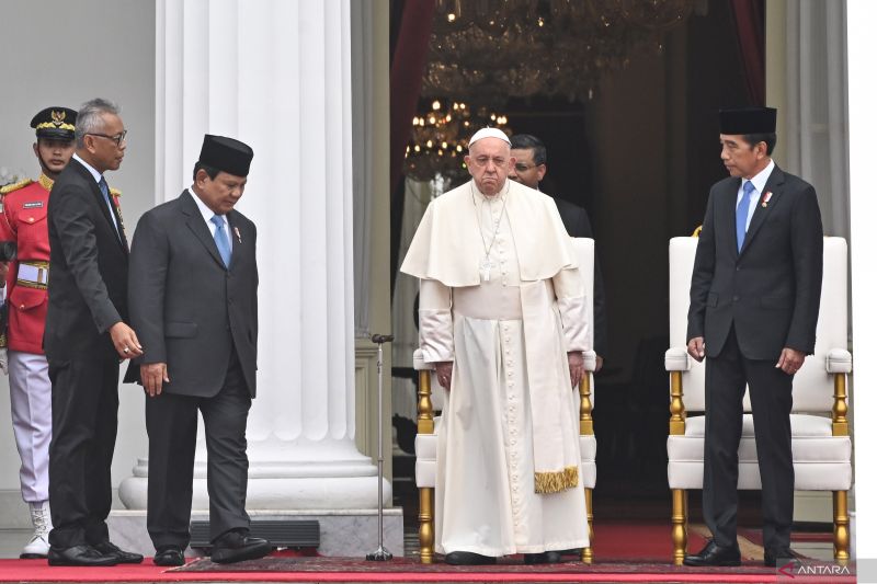 Politik kemarin, Jokowi-Paus Fransiskus hingga angkatan siber