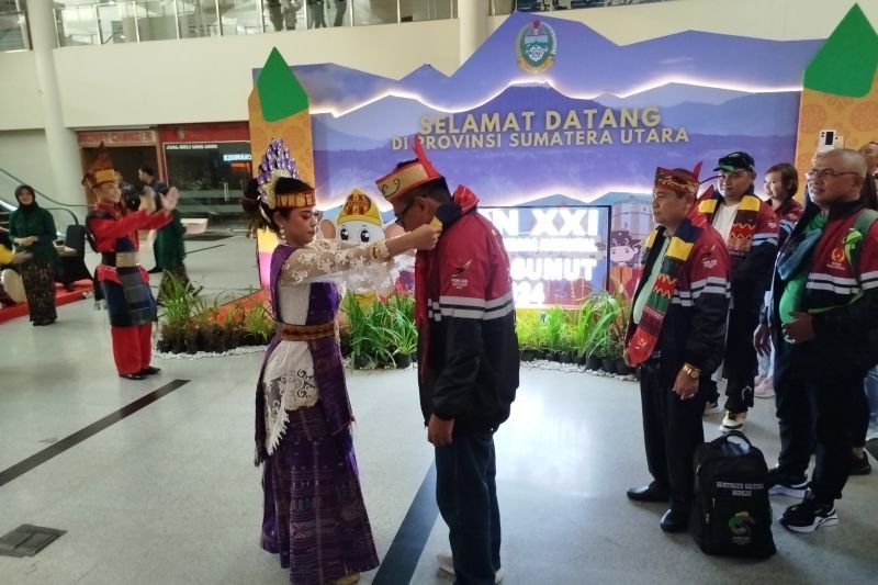 Kontingen PON Kalteng disambut tarian khas Provinsi Sumatera Utara