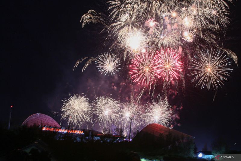 Warga Aceh terkesima dengan kembang api pembukaan PON XXI