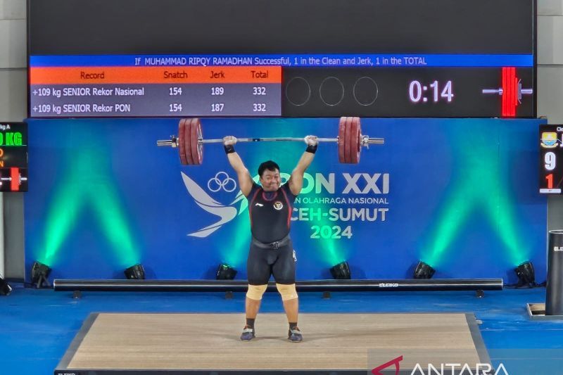 Angkat besi- Medali emas kelas di atas 109 kilo putra jadi milik Rifqy