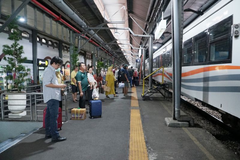 KAI Semarang siapkan 31 KA untuk layani libur panjang Maulid Nabi