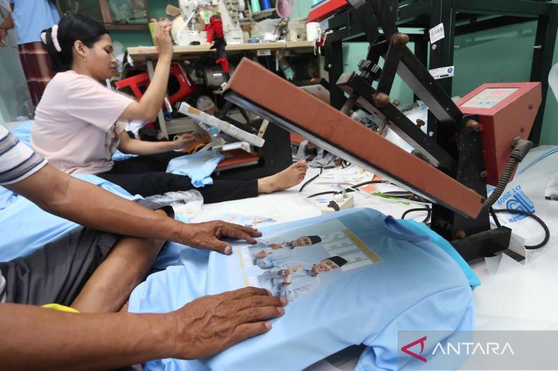 Usaha sablon kaos banjir pesanan jelang Pilkada serentak 