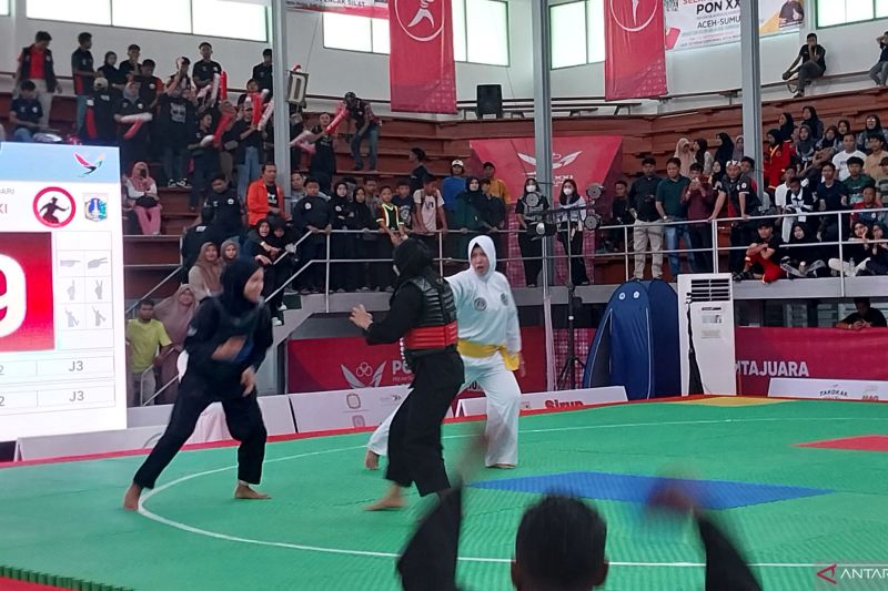 Pesilat putri Andini Aklis raih emas pertama untuk NTT