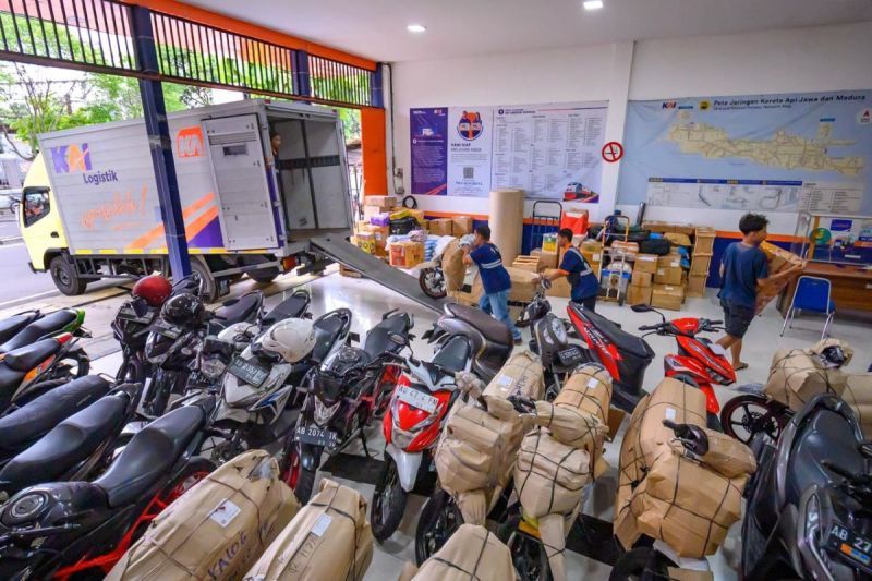 KAI Logistik fasilitasi pengiriman sepeda motor dan paket anggota IMI