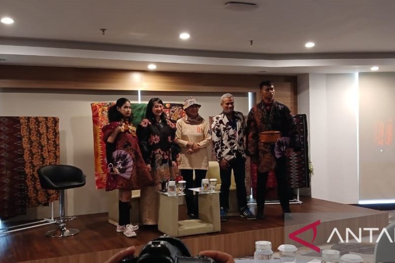 Dekranasda Kediri gelar peragaan busana batik