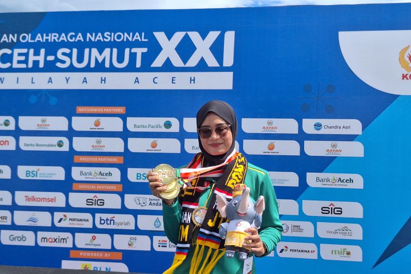 Diananda persembahkan tiga medali emas panahan untuk sang buah hati