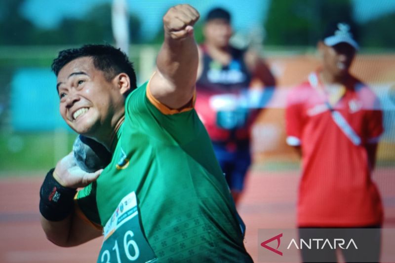 Atletik - Syahrial raih emas dan pecahkan rekor PON tolak peluru putra