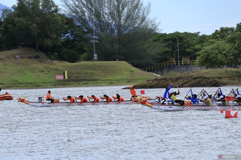 Putra-putri Jabar pastikan dua tempat di final perahu naga