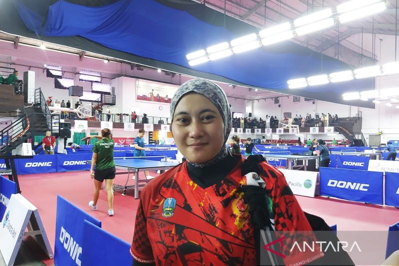 Cerita jilbab loreng Christine Ferliana yang disebut bawa hoki