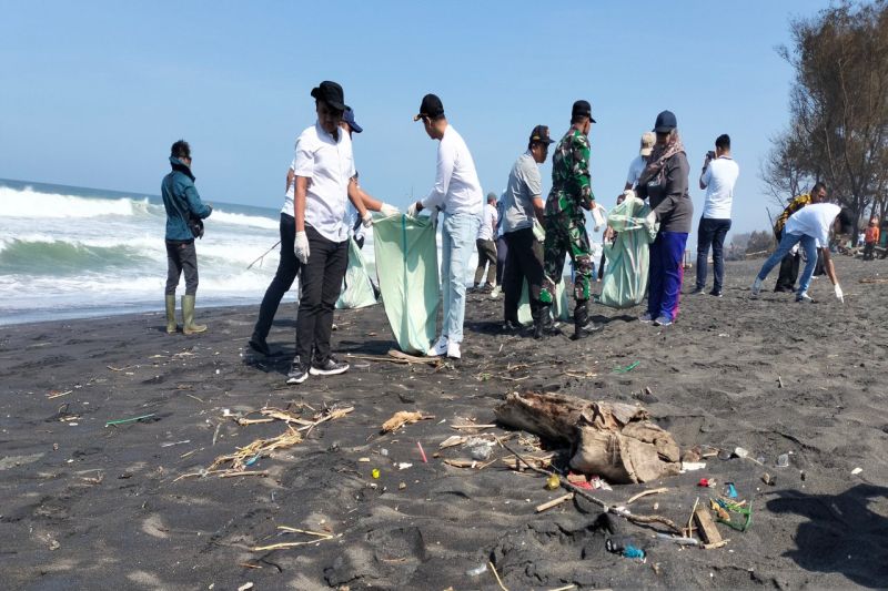 Pemkab Kulon Progo tata kembali Pantai Trisik 