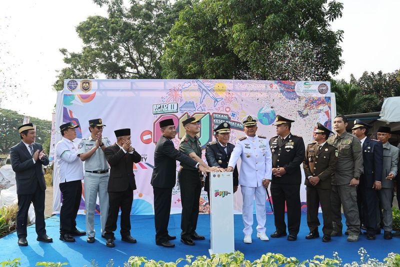 Pemprov Banten giatkan pembangunan 13 jalan menuju kondisi 100 persen 