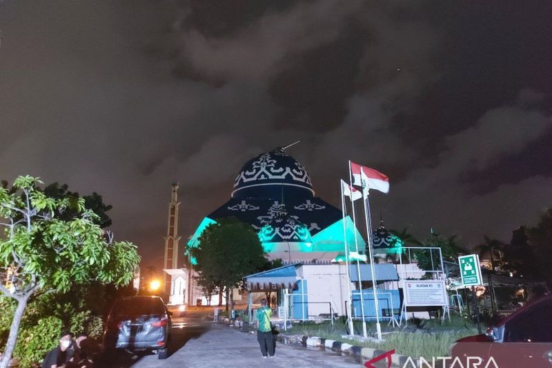 Hujan disertai angin kencang landa Kota Batam 