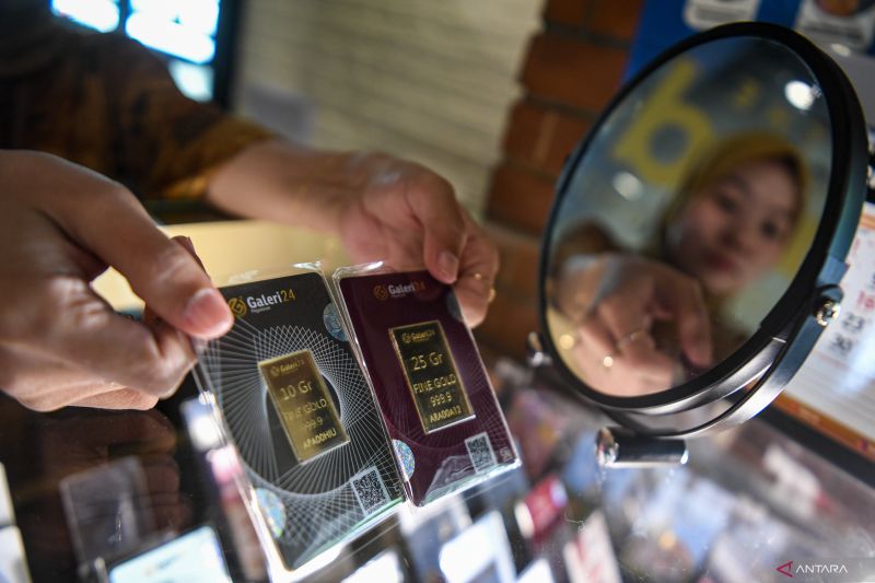 harga-emas-antam-kamis-merosot-rp10000-jadi-rp1430-juta-per-gram