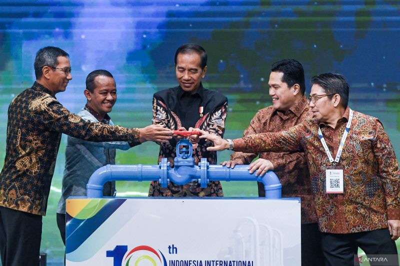 Presiden Jokowi membuka acara 10th Indonesia International Geothermal Convention and Exhibition 2024