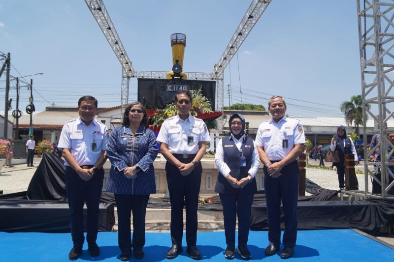 KAI resmikan monumen lokomotif di Stasiun Kediri