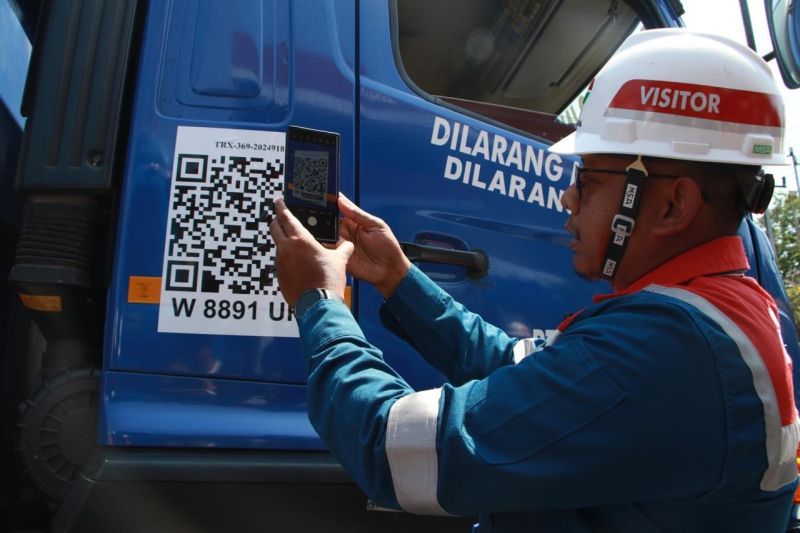 Pertamina pasang QR Code untuk lacak mobil tangki BBM 