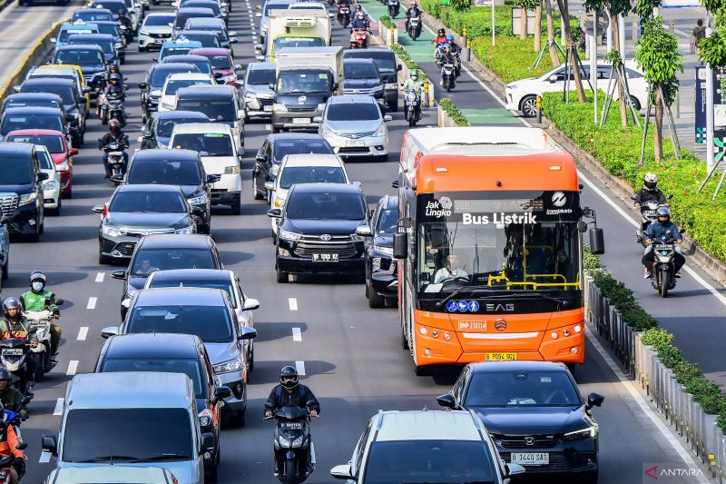 Studi: Kendaraan berat jadi kontributor terbesar polutan di Jakarta