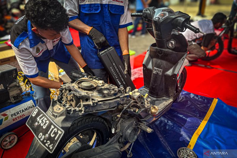 16 SMK berlomba konversi motor bensin ke listrik di sirkuit Sentul