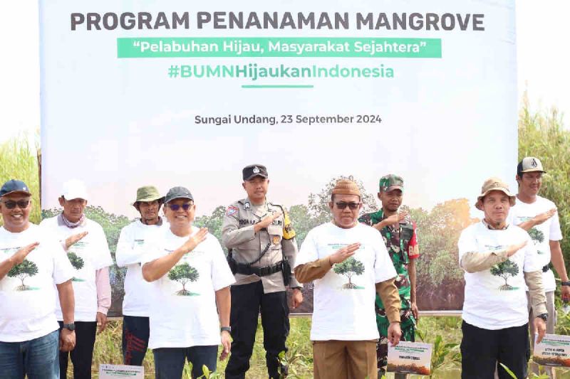 spmt-tanam-30000-bibit-mangrove-perkuat-ekosistem-pesisir-kalteng