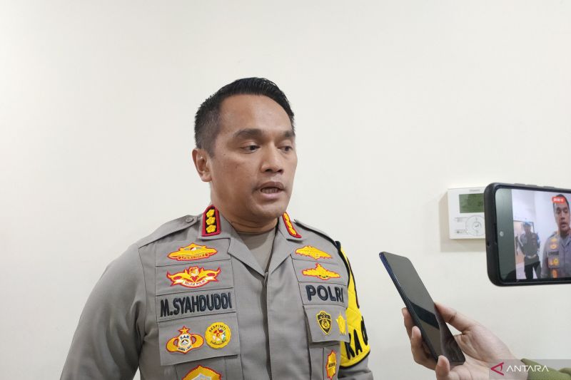 Polisi periksa tiga pria yang siram polisi air dengan air keras