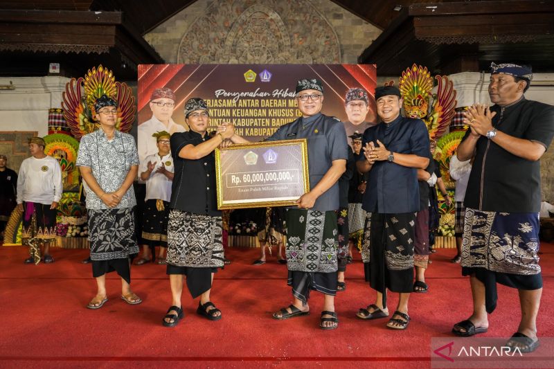 pemkab-badung-serahkan-bantuan-badung-angelus-buana-untuk-gianyar