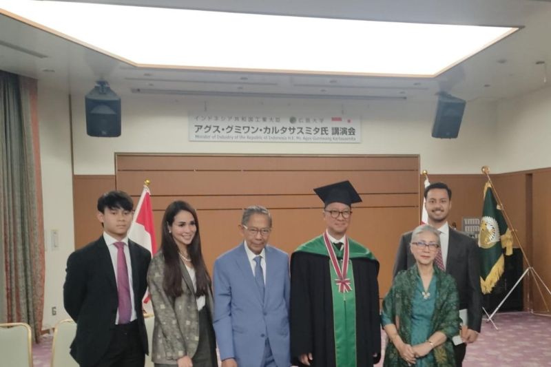 Menperin terima gelar Doktor Kehormatan dari Universitas Hiroshima