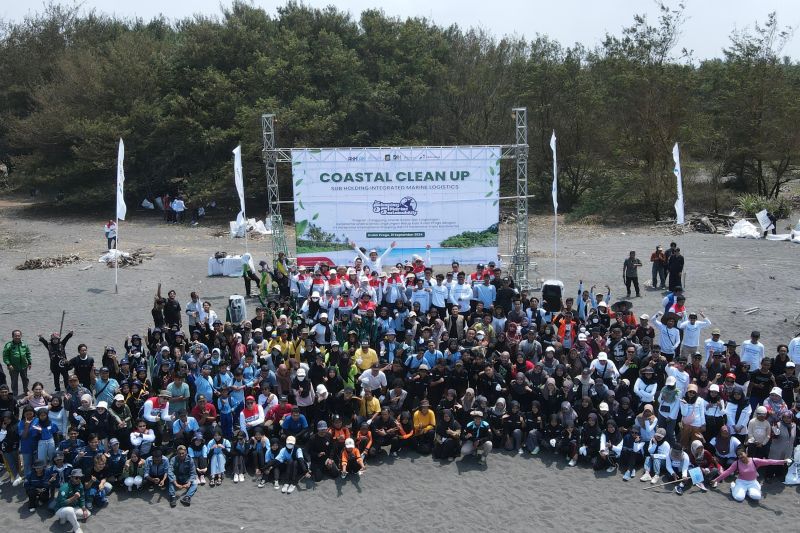 PTKkumpulkan 28 ton sampah pada aksi bersih pantai di Kulon Progo