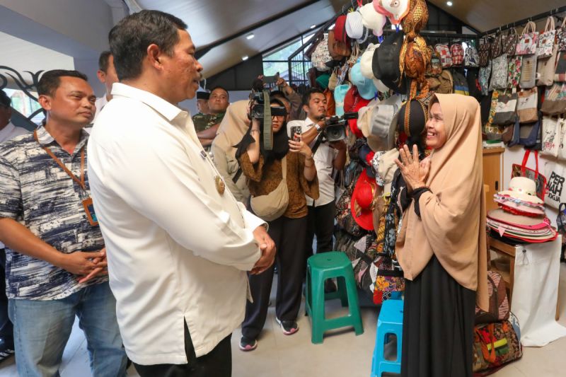 Pj Gubernur Jateng tinjau Kampung Seni Borobudur