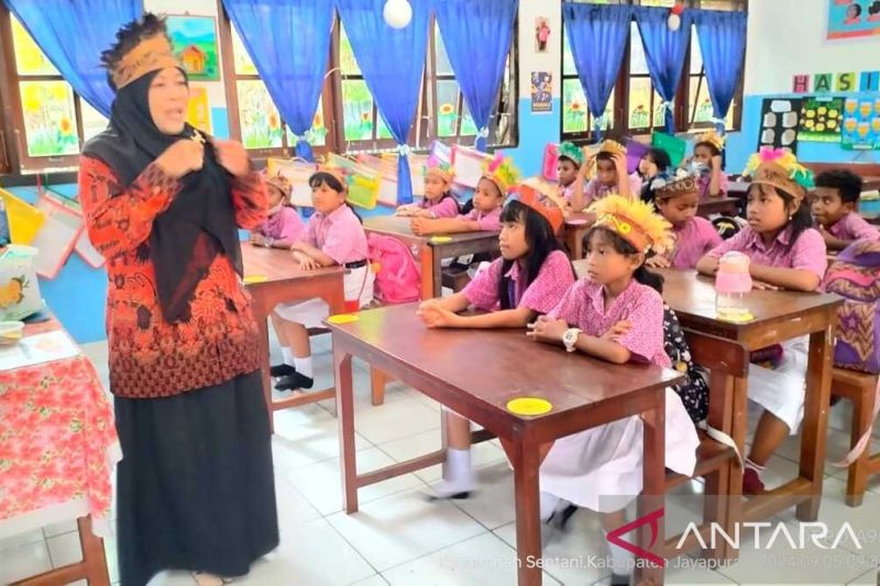 Melestarikan Bahasa Sentani dari sekolah dasar