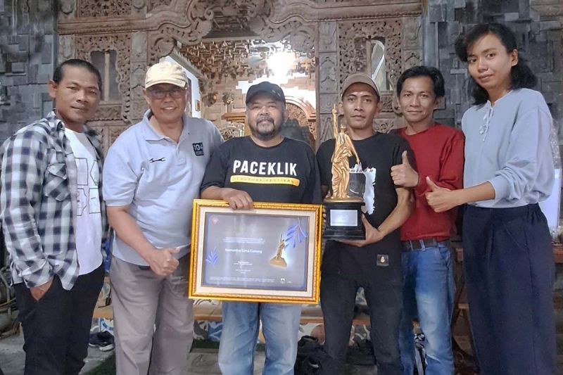 KLG mengirab Penghargaan Akademi Jakarta pada Festival Lima Gunung