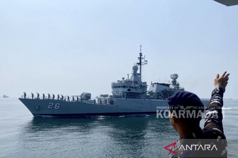 KRI Cakalang latihan bersama kapal perang Malaysia di Teluk Jakarta