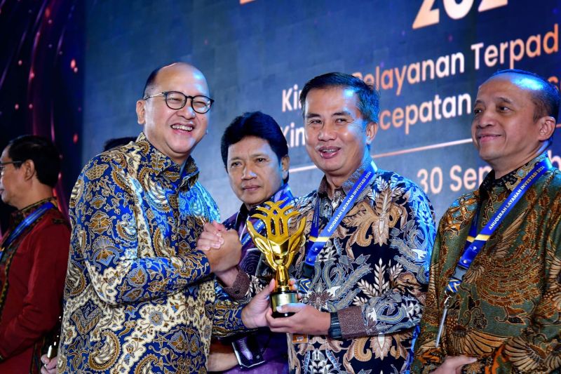 pj-gubernur-minta-juara-layanan-investasi-2024-tak-bikin-jabar-terlena