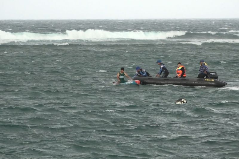 Laga final dayung stand up paddle ditunda akibat badai