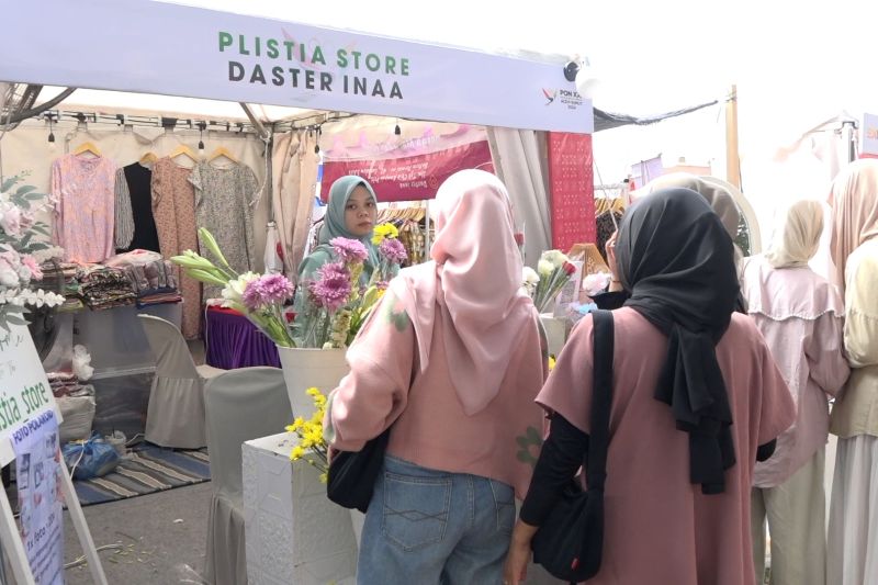 Berkeliling jajan di Expo UMKM PON XXI Blang Padang Aceh