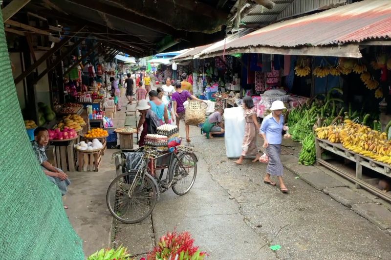 Biaya hidup yang meningkat berdampak buruk pada keluarga di Myanmar