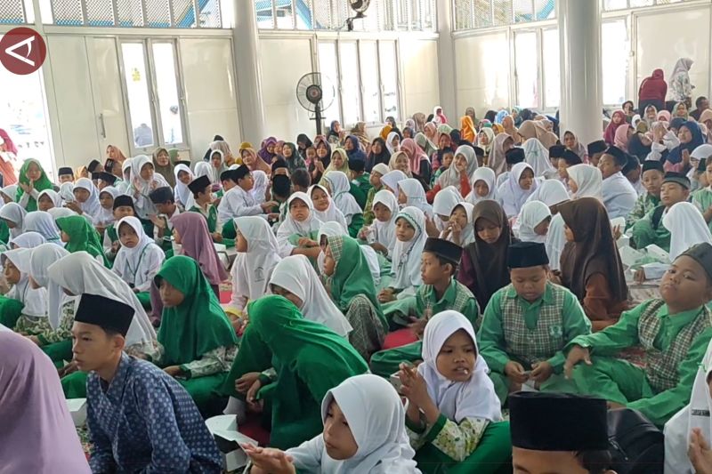 Pemkot Cilegon salurkan beasiswa bagi 1.674 peserta didik kurang mampu