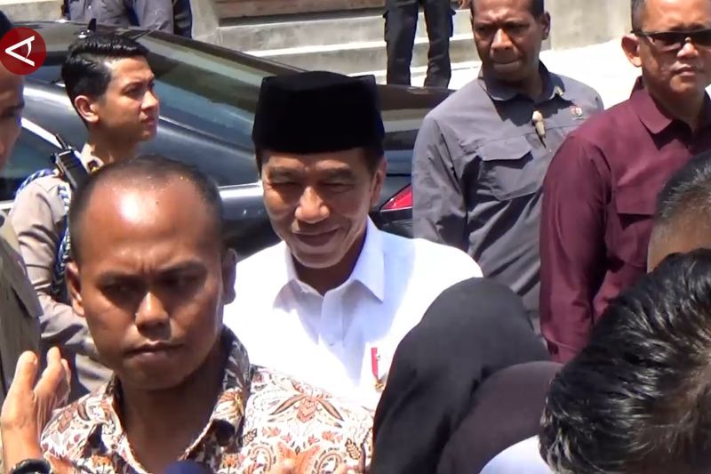 Pesan Jokowi pada pengasuh pesantren: Jaga masa transisi pemerintahan