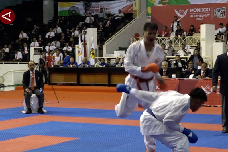 Babak belur demi 'pecah telur' karateka Angga DKI Jakarta raih emas