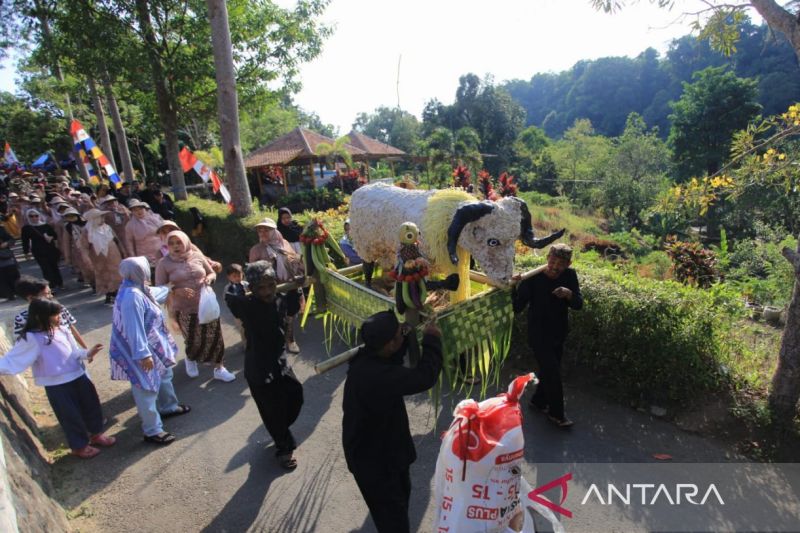 desa-cibuntu-kuningan-raih-penghargaan-desa-wisata-nusantara-2024