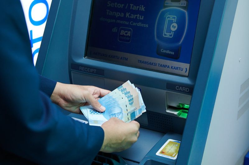 syarat-dan-cara-tarik-tunai-tanpa-kartu-di-atm-bank-bca