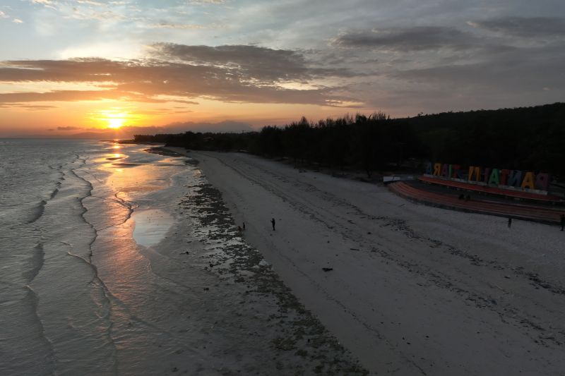 Wisata Pantai Mutiara di Buton Tengah