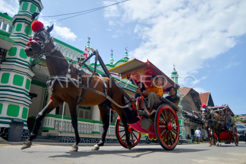 Wisata berkuda di kota tua Padang