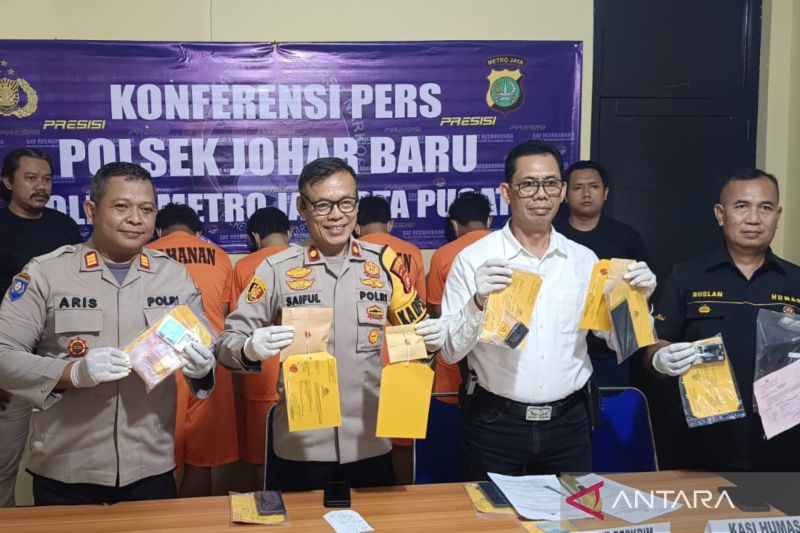 polisi-tangkap-empat-tersangka-dengan-ratusan-gram-sabu-selama-sepekan